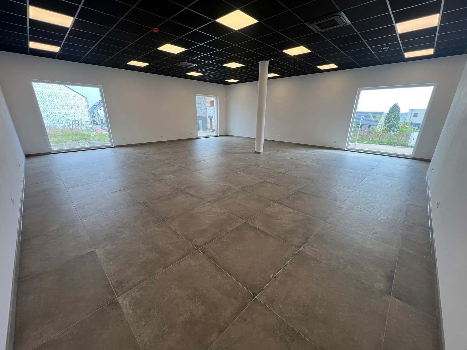 Commerce - Courcelles - Photo 1